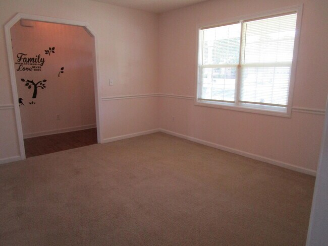 Building Photo - 2555 Nicholson Dr