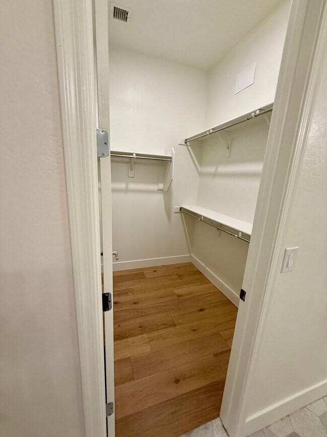 Building Photo - 1708 W Oberlin Way