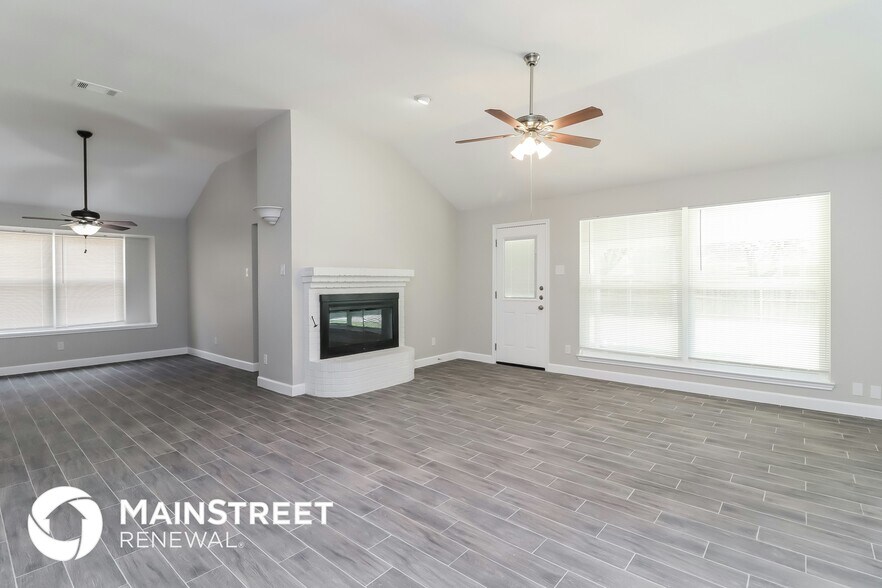 Building Photo - 4003 Bradley Ln