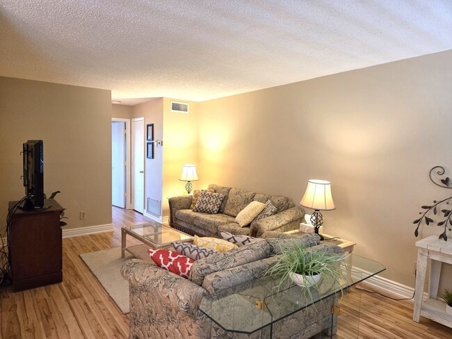 Building Photo - Over 55 Community! Adorable Furnished One ...