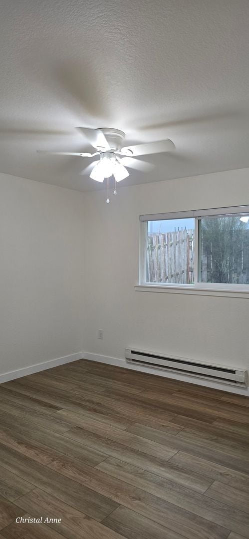 Building Photo - Updated 3 bedroom with a bonus room