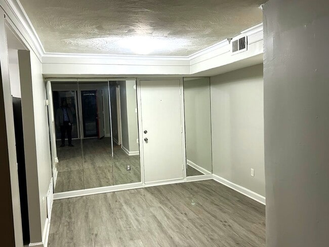 Building Photo - 7151 Donnell Pl