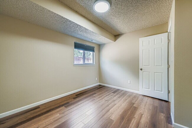 Building Photo - 6652 Provincial Dr