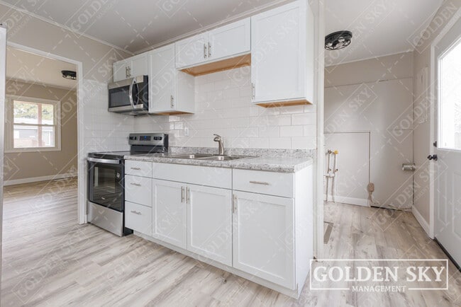 Building Photo - 2312 S Pershing Dr