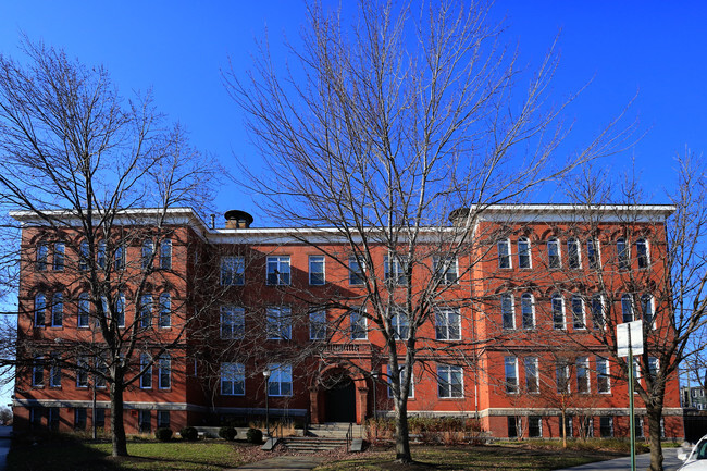 Building Photo - North Barclay Green