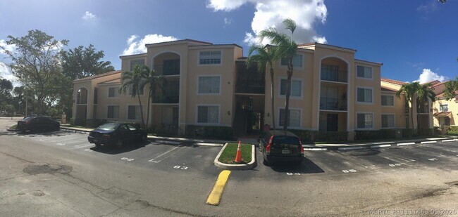Building Photo - 1721 Village 303 Blvd