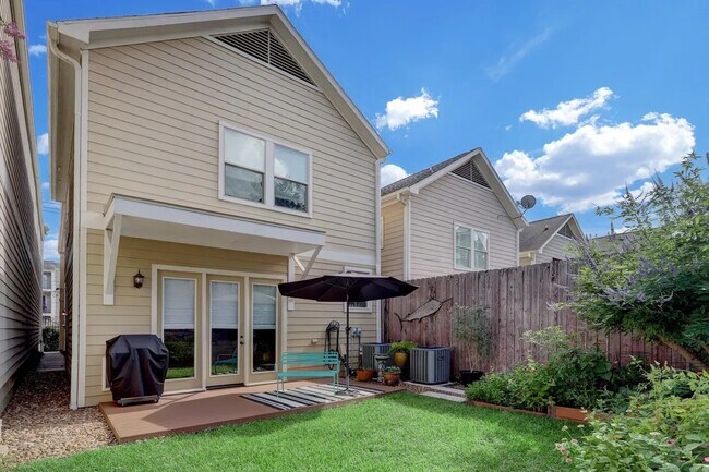 Building Photo - 4410 Dickson St