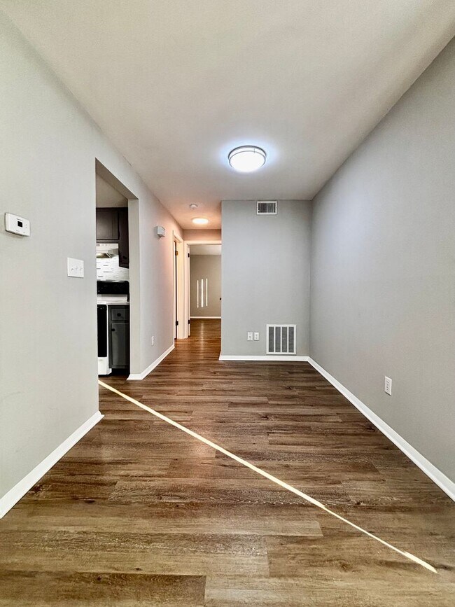 Building Photo - Spacious One Bedroom Located in Kettering ...
