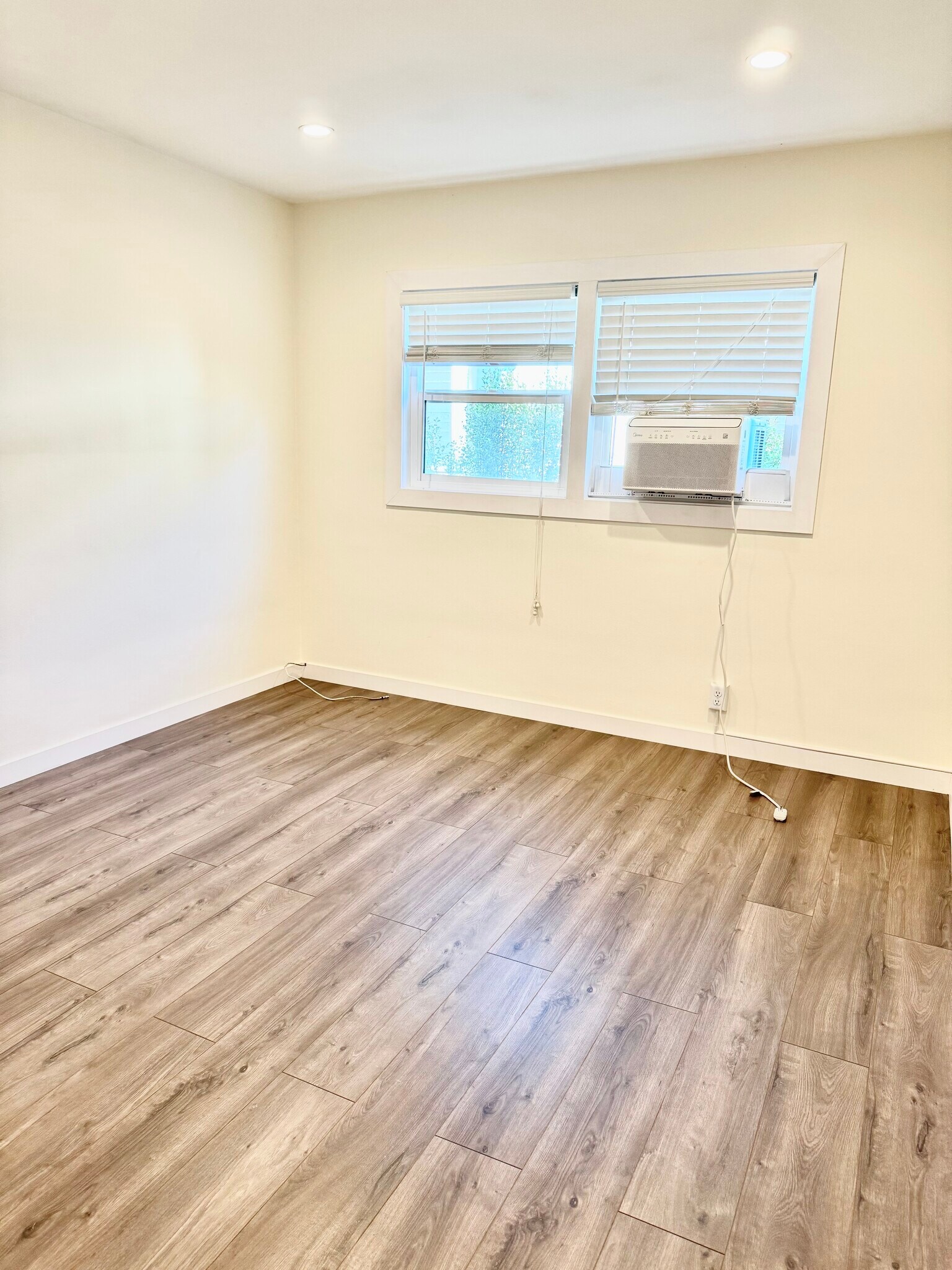 Building Photo - 1139 S Corning St