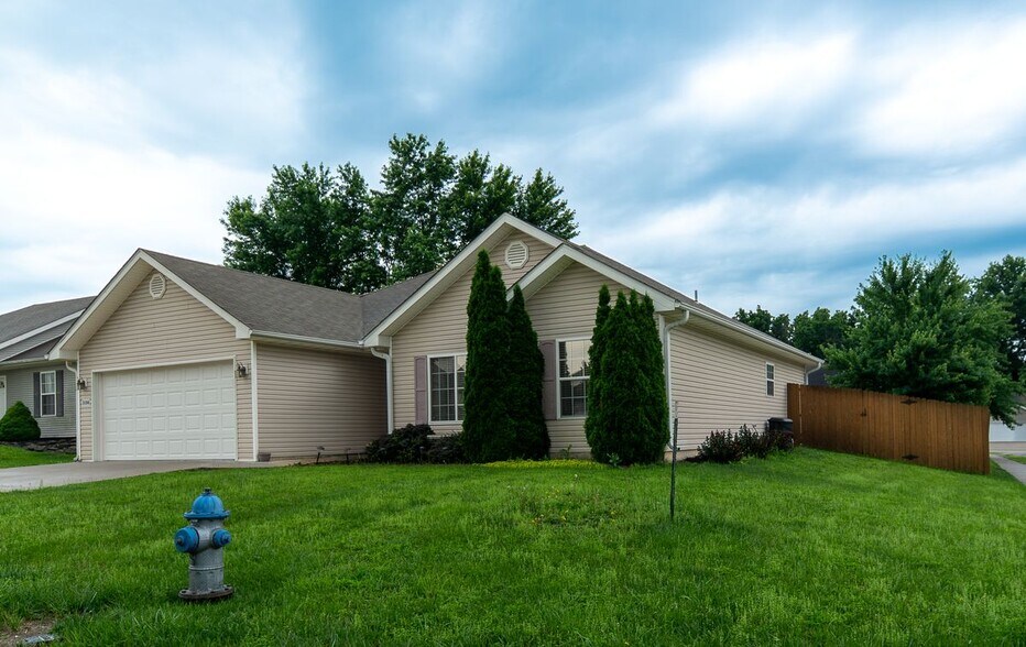 Building Photo - 5104 Opal Dr