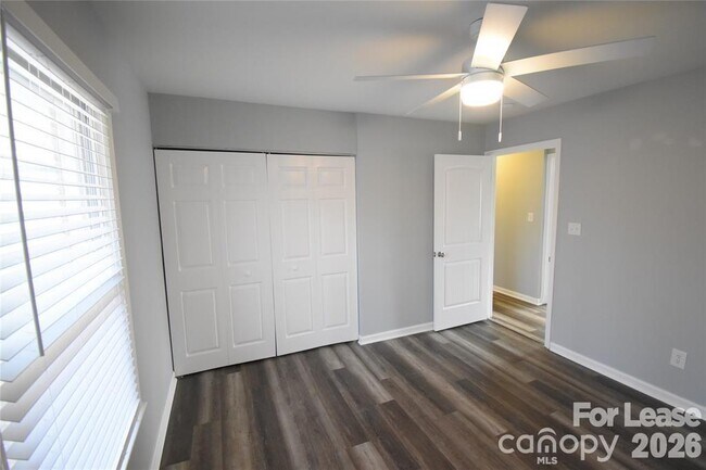 Building Photo - 924 Edgegreen Dr