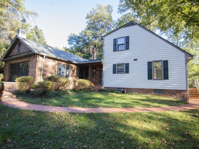 Building Photo - Beautiful home for rent minutes from the J...