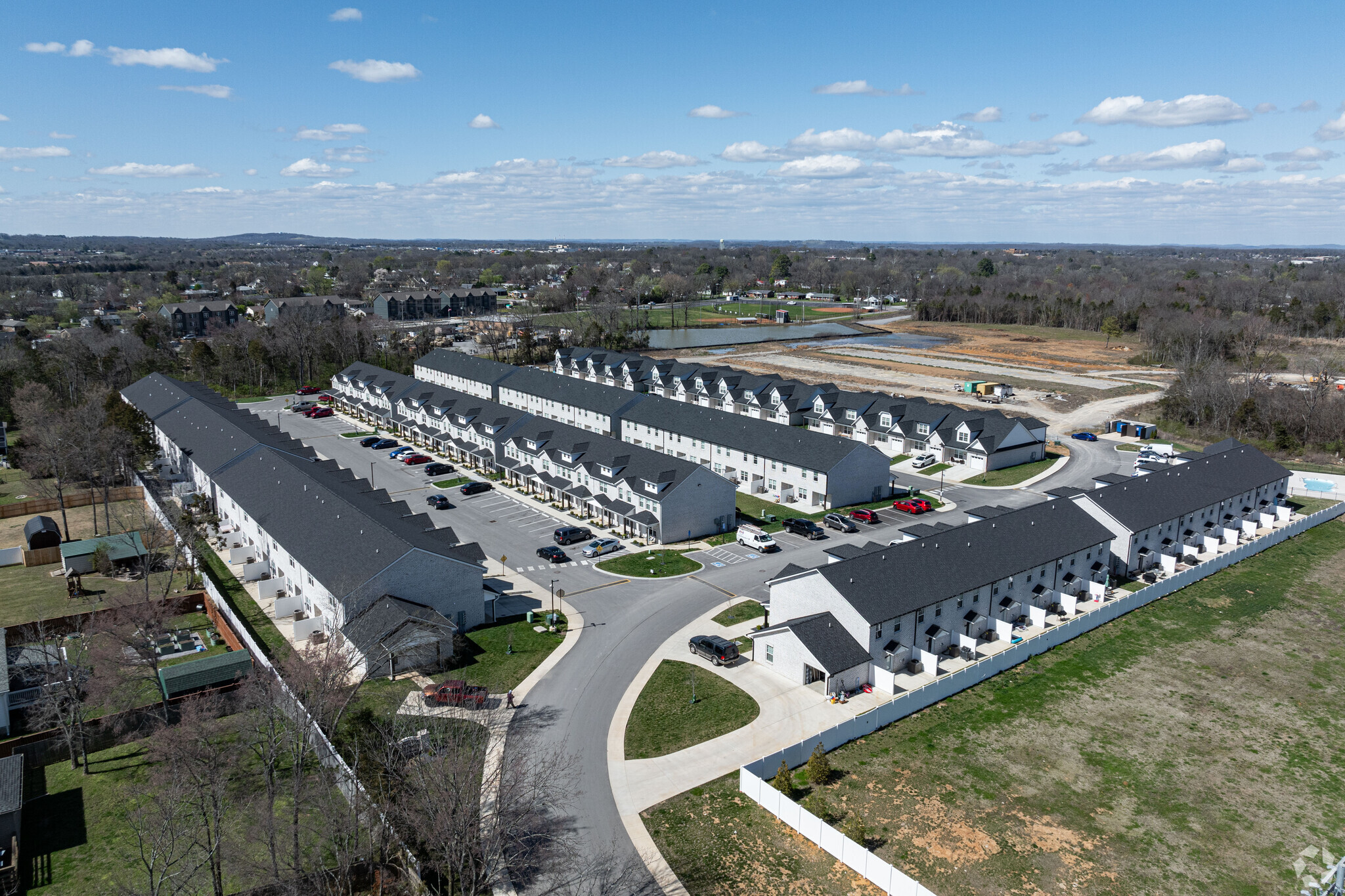 Building Photo - South Maple Townhomes