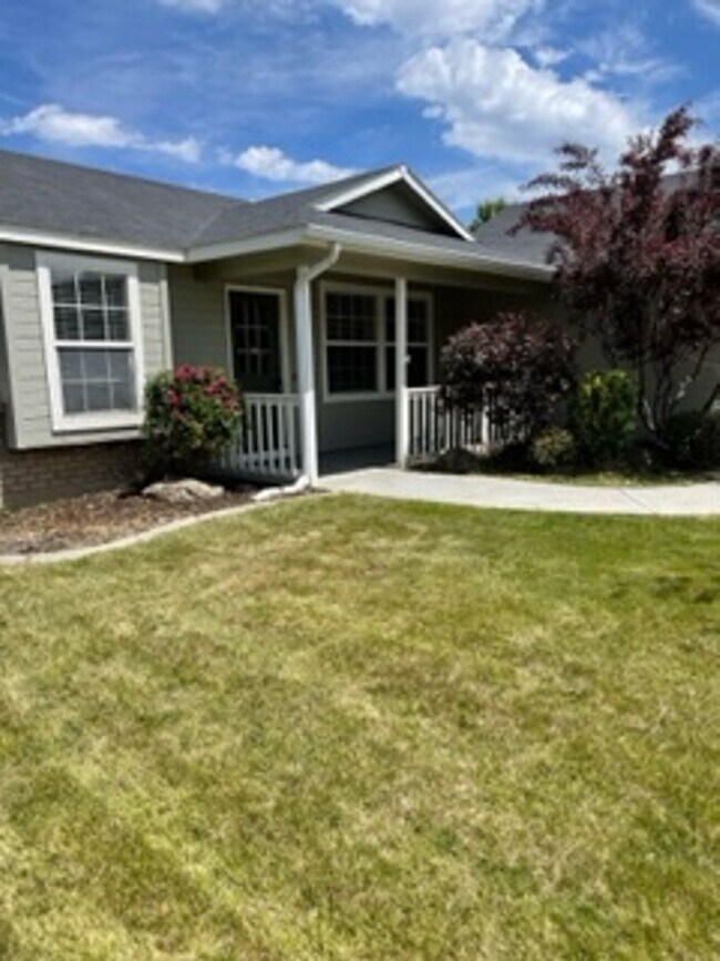 Building Photo - 4 Bedroom 2 Bath Home in Northwest Boise available soon!