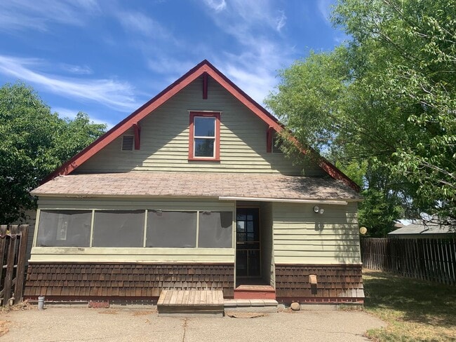 Building Photo - 606 W 10th Ave