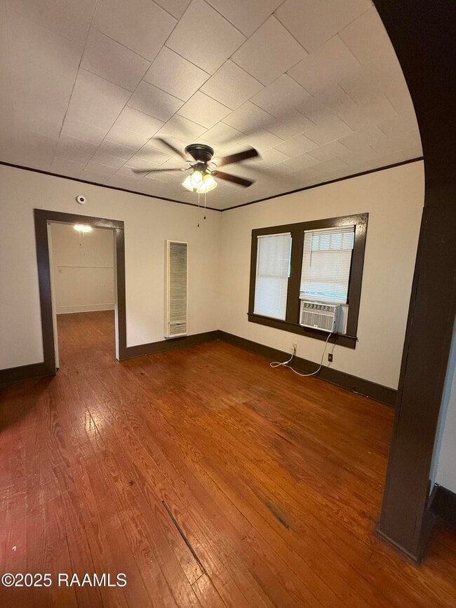 Building Photo - 109 Doris St