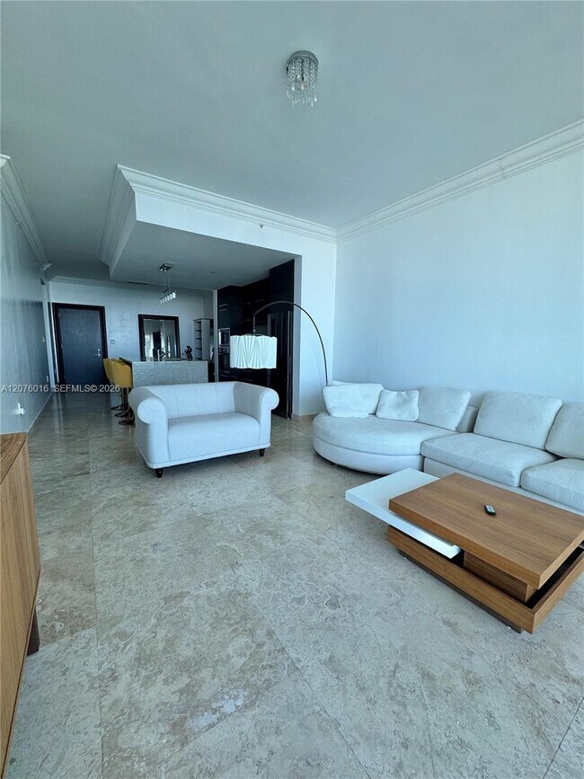 Building Photo - 900 Biscayne Blvd