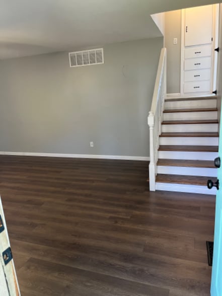 Building Photo - 609 Edgewood Dr