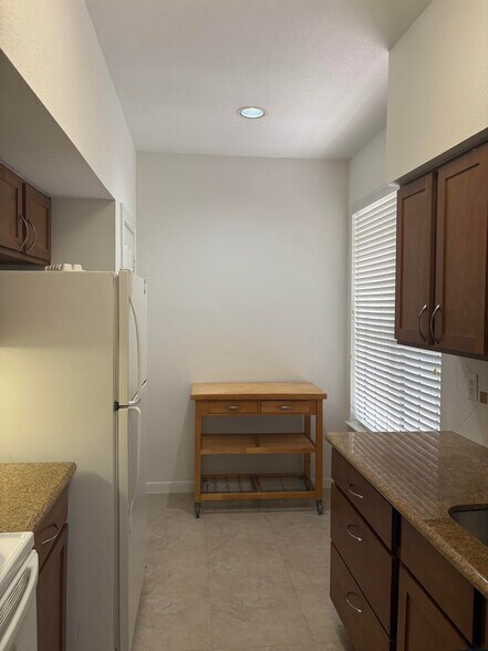 Kitchen - 2700 Revere St