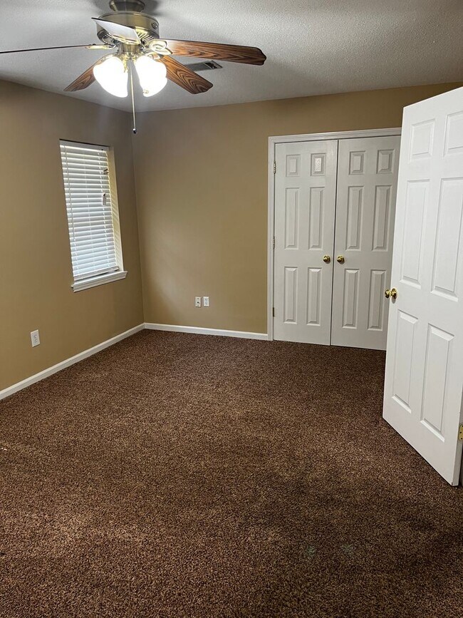 Building Photo - Spacious