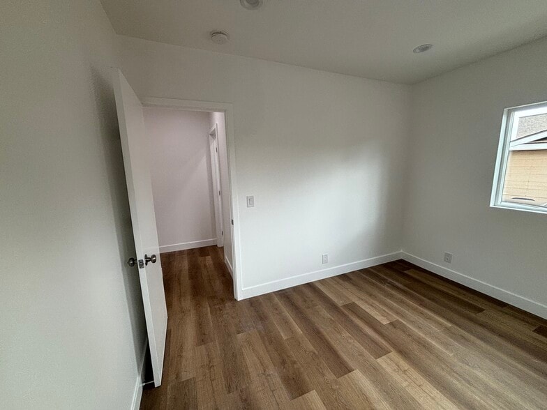 Building Photo - 620 Brittania St