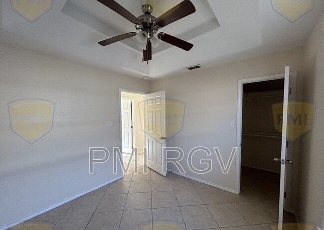 Building Photo - 307 W Albatross Ave