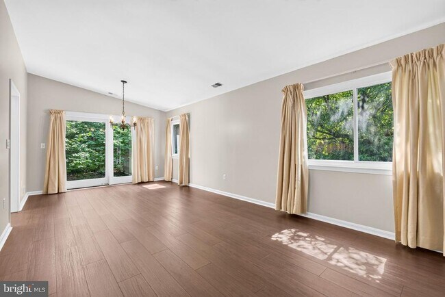 Building Photo - 6 Youngs Farm Ct