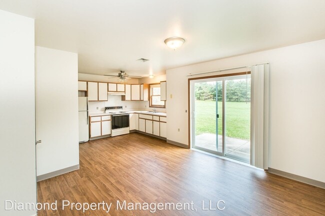 Building Photo - 2956 Hickory Dr