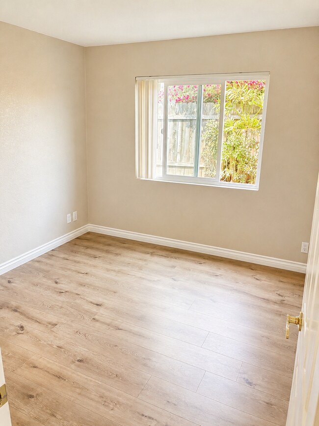 Building Photo - Beautiful Single-Story Home in the Desirable San Carlos Neighborhood