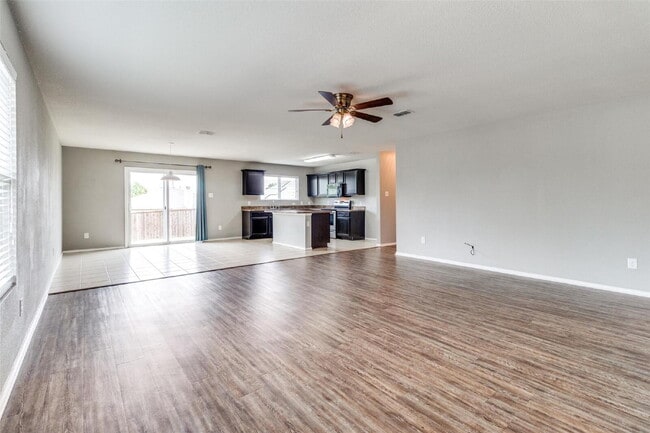 Building Photo - 1434 Raven Dr W
