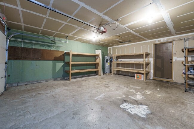 Building Photo - 4 Bedroom 2.5 Bathroom With Large Fenced B...