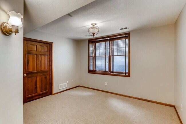 Building Photo - 490 Laurel Ave