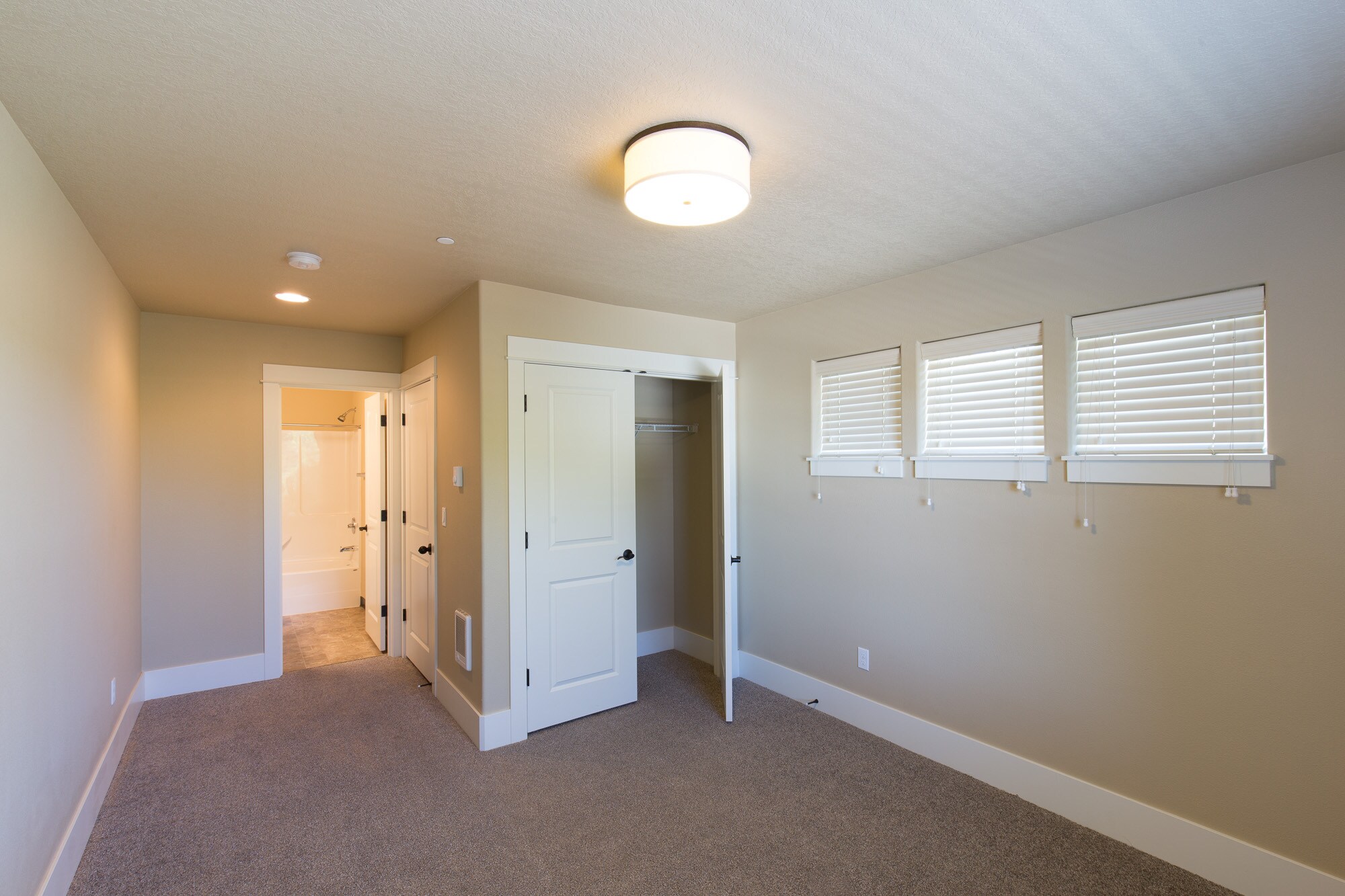 Building Photo - 915 SW 10th St