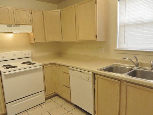 Building Photo - 2 Bedroom 2 Bathroom Unit In Georgetown