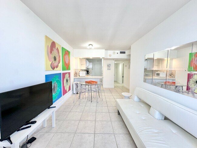 Building Photo - Amazing location: Close to Lincoln & the beaches: 1bed/1bath at the iconic Decoplage: available n...