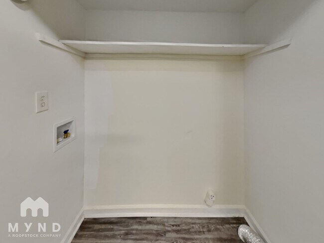 Building Photo - 461 Claircrest Dr