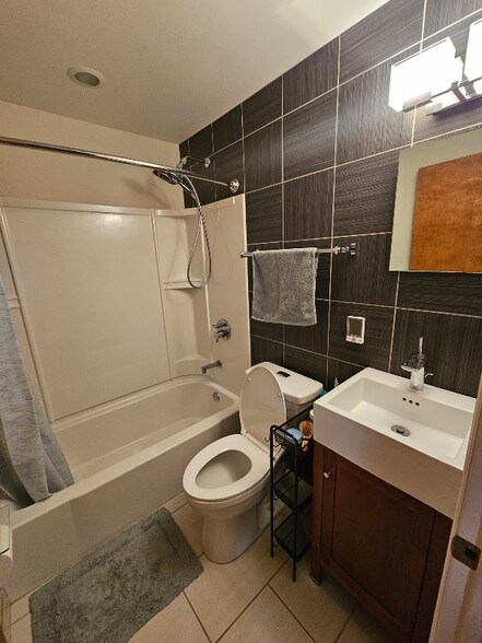 Building Photo - 4117 Mineral Point Rd