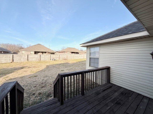 Building Photo - 2827 N Cassius Ln