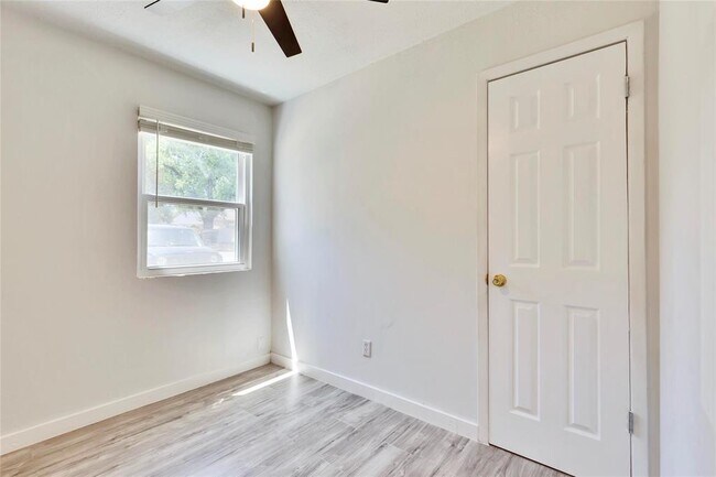 Building Photo - 3462 Willowrun Dr