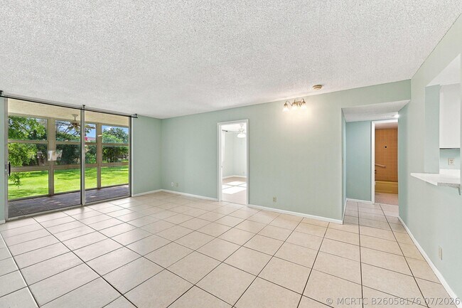 Building Photo - 950 NW 80th Ave