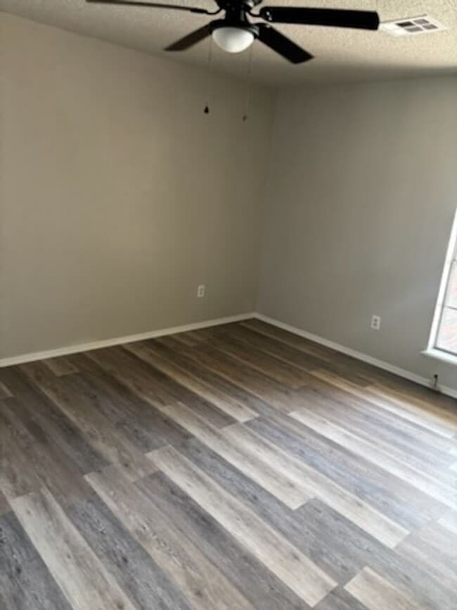 Building Photo - Now Available for Rent in Gray Warr!