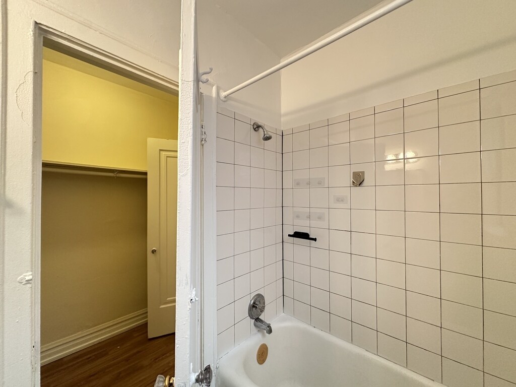 Building Photo - 4834 N Damen Ave