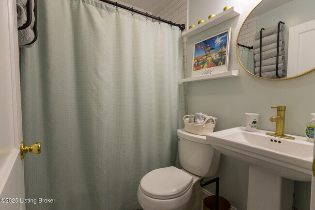 Building Photo - 720 Gheens Ave