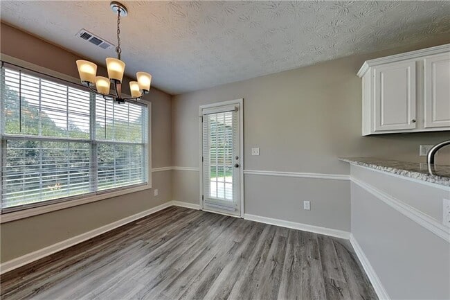 Building Photo - 511 Cambridge Way