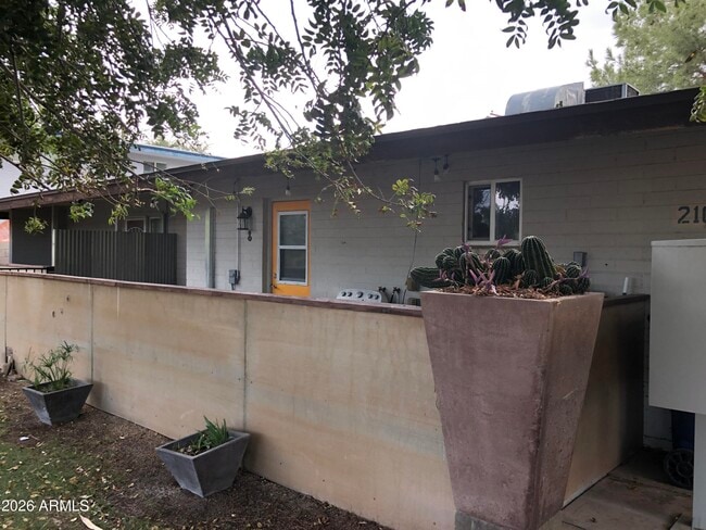 Building Photo - 2103 S Granada Dr
