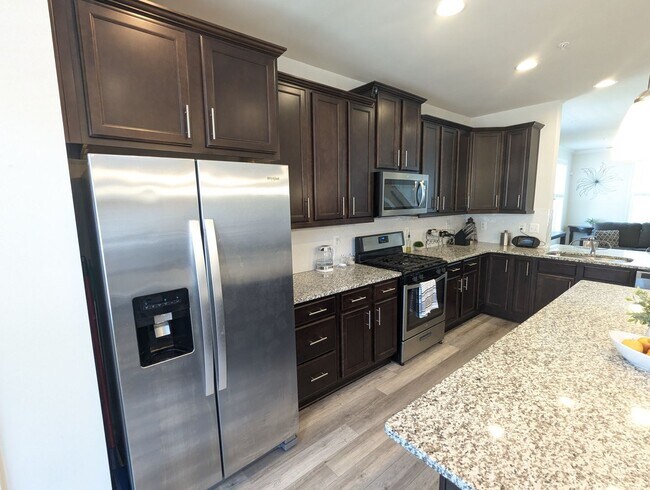 Building Photo - END UNIT newer build in ideal Frederick lo...