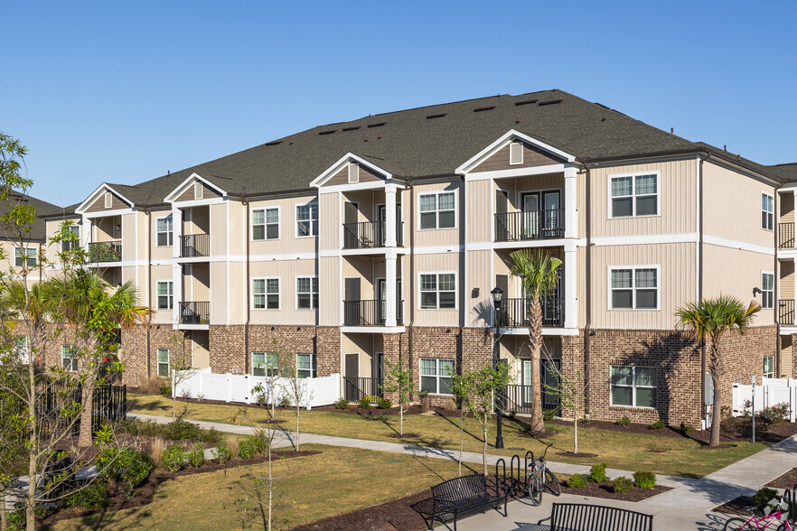 Crescent Pointe Apartments Greenbelt