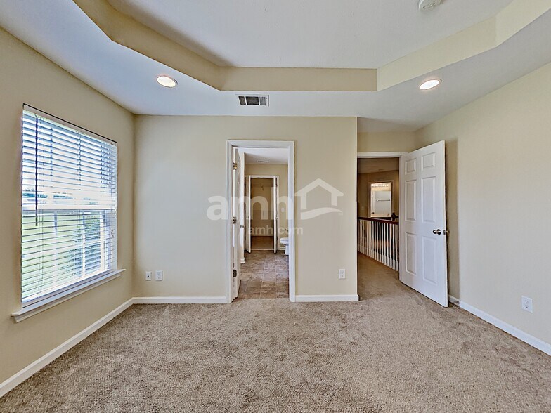 Building Photo - 256 Neal Ave