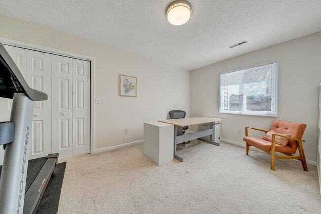 Building Photo - Comfort & Convenience in the Heart of Blacksburg