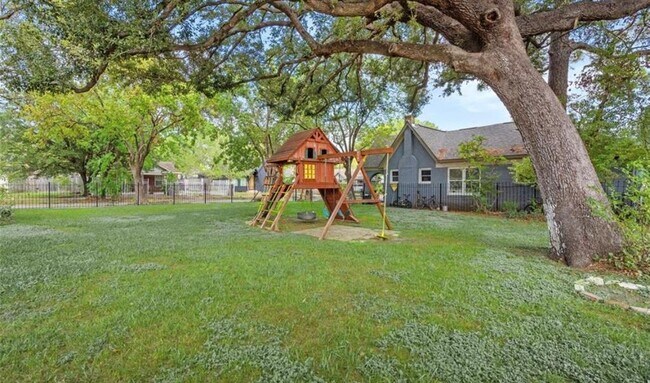 Building Photo - 5302 Lindsay St
